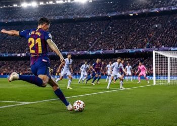 Crossing Sepak Bola Skill